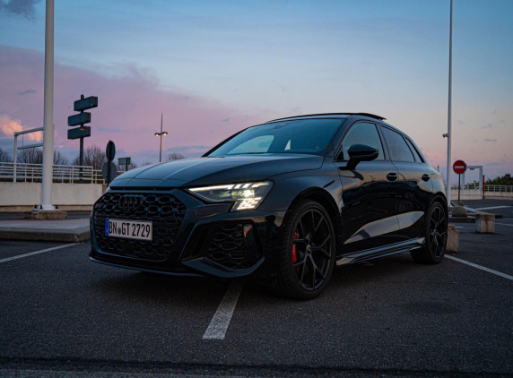 50% DE RÉDUCTION SUR LA LOCATION D'UN VÉHICULE AUDI RS3 À LA JOURNÉE CHEZ NOTRE PARTENAIRE DREAM CAR